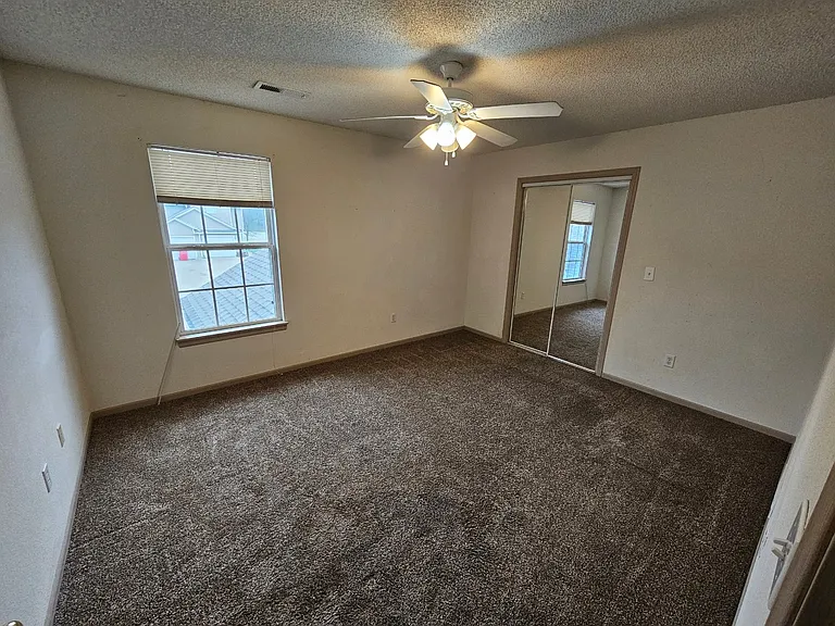 200 W Nicholas Dr — Photo 5