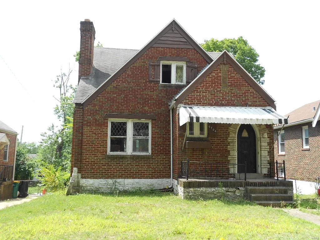 6704 Edison Ave photo 1