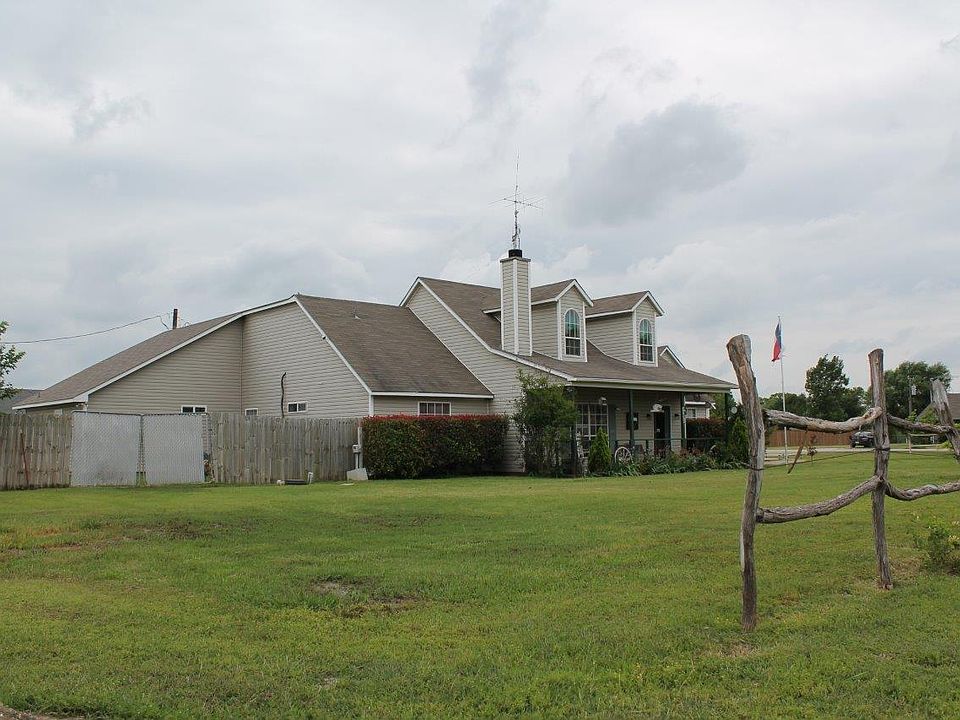 2nd image of 20600 Hackberry Creek Park Rd