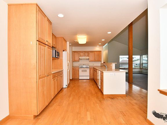 5th image of 655 Slater Dr