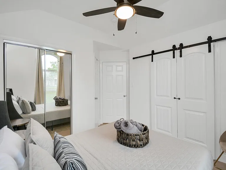 7830 Pardee St — Photo 24