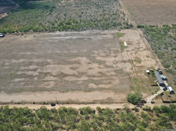 519 Private Road 6431, Hondo, TX 78861