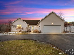 7086 Peck Lake Rd, Saranac, MI 48881