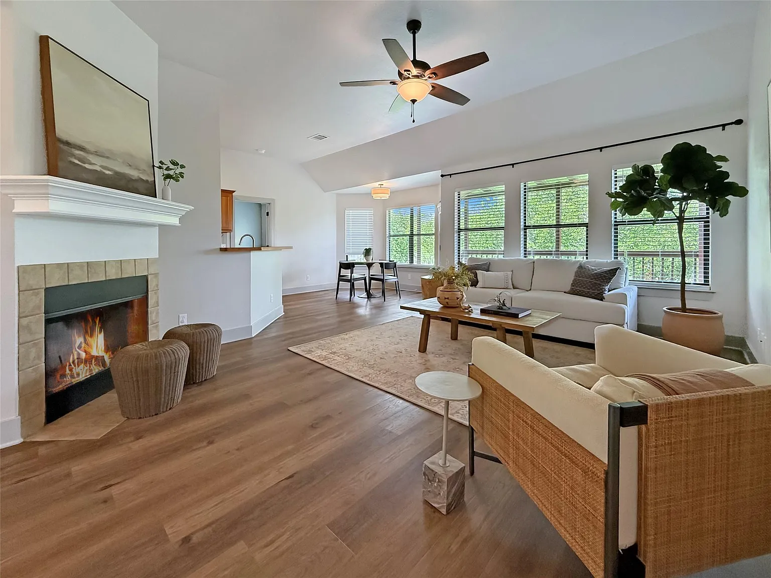 3 bed, 2.0 bath, 1428 sqft, $2,395 — Photo 1