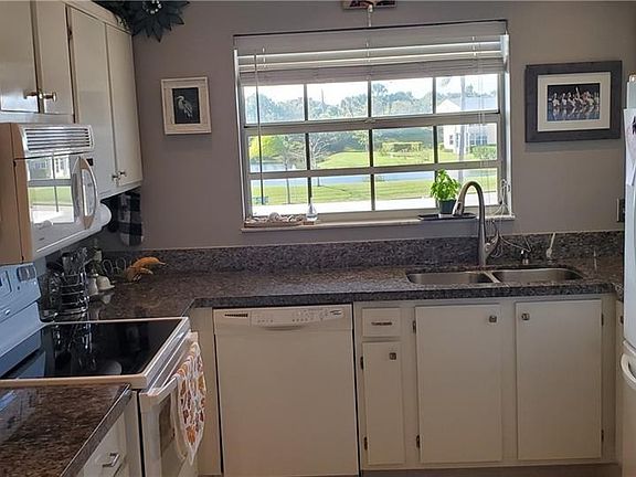 3rd image of 326 Grove Isle Cir #326