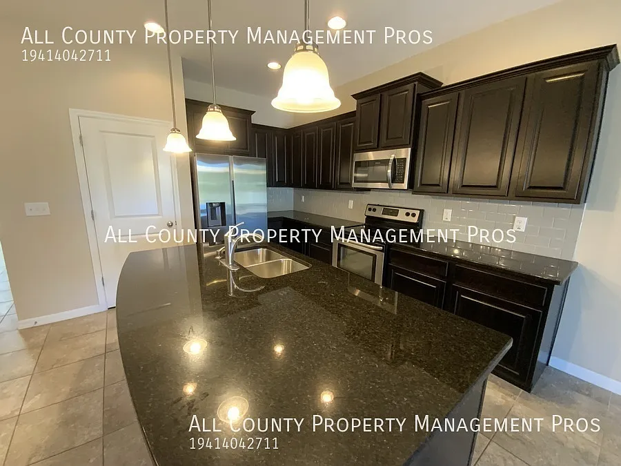 Promenade on Palmer Ranch / Pool with Cabana! / Gated Community / Modern & Open Concept Kitchen /... — Photo 3