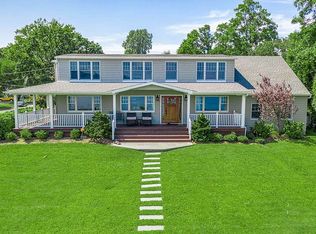 121 Godfrey Ave, Bayville, NY 11709