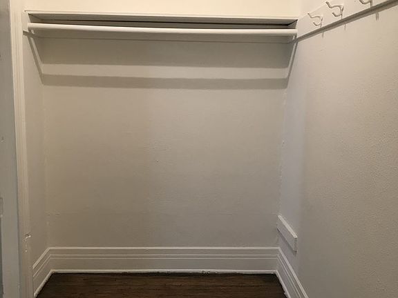 5th image of 946 S Burlington Ave APT 108