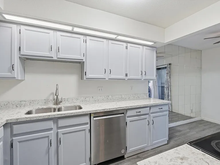 3102 E Clarendon Ave #110 — Photo 3