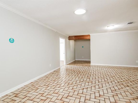 4th image of 6407 Oaknut Dr