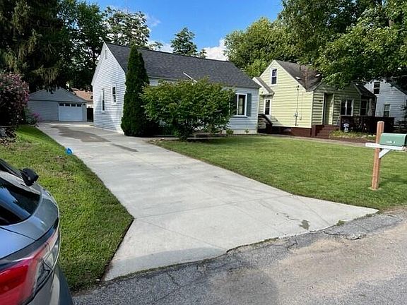 2nd image of 143 Daniel St SE
