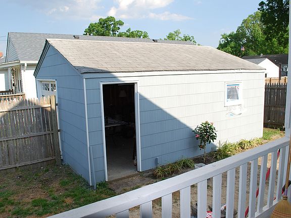 2nd image of 8834 Hammett Ave