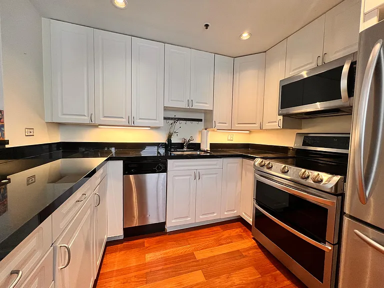 601 Van Ness Ave #62 — Photo 7