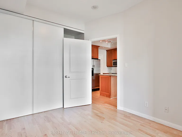 900 Mount Pleasant Rd #411 — Photo 9