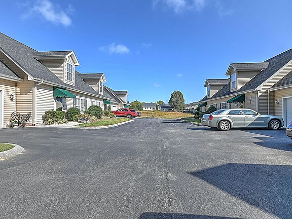 3rd image of 605 Stratford Ct #605
