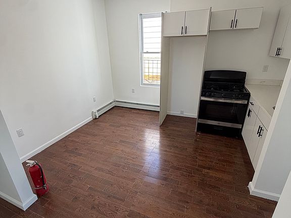 2nd image of 1604 Van Buren St Unit 2R