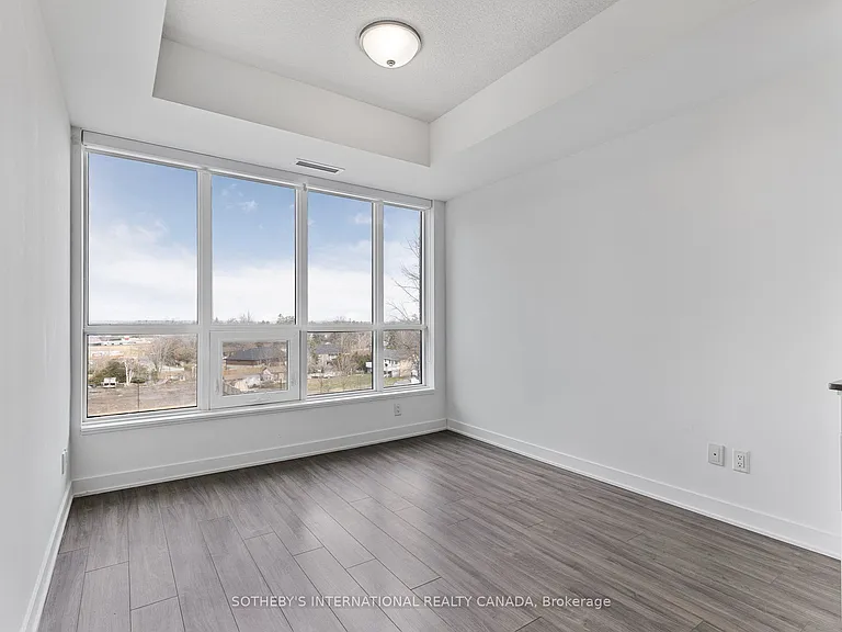 681 Yonge St #403 — Photo 5