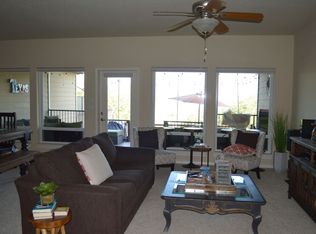 982 Parkview Dr, Canyon Lake, TX 78133