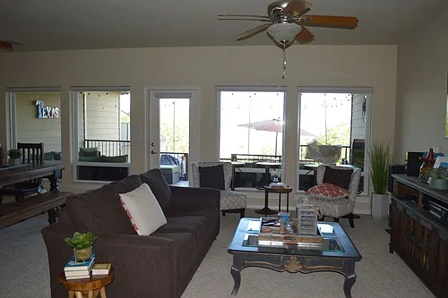 982 Parkview Dr Photo 1