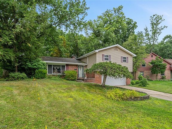 3rd image of 1590 Newcastle Cir