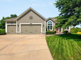 15813 S Kenwood St, Olathe, KS 66062
