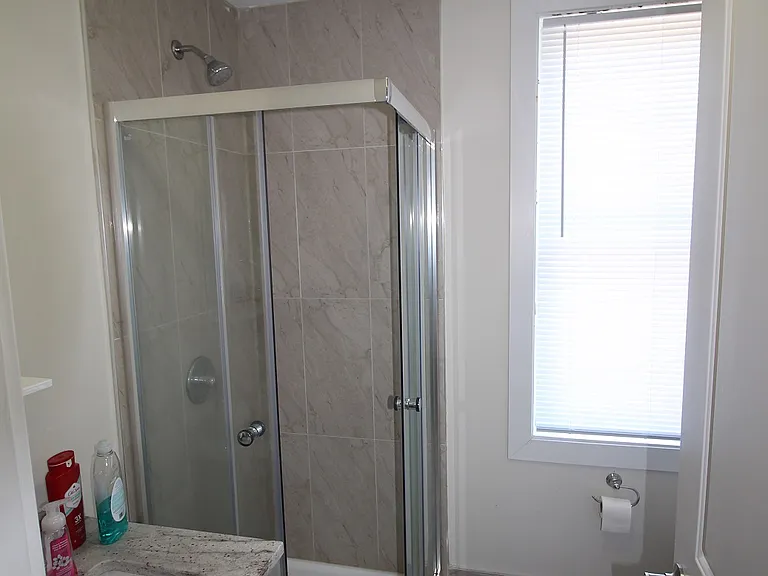 424 Nelson St #2 — Photo 10