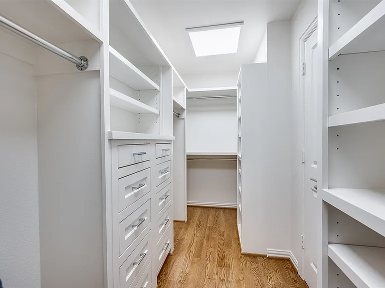 Primary suite walk-in closet