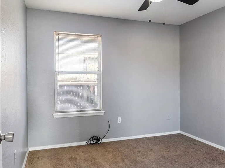 4303 SW Wolf St — Photo 17