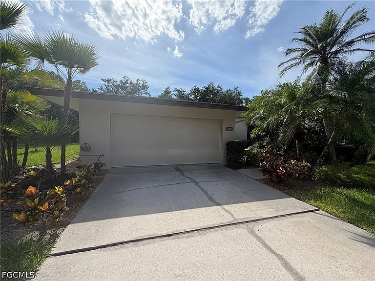 5883 Sand Oak Dr — Photo 1