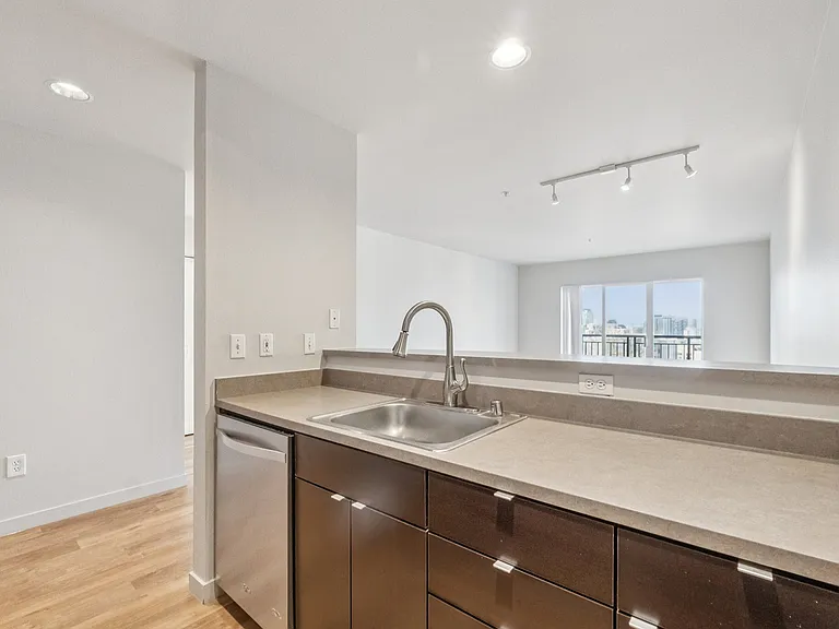 19-web-or-mls-1610 16th Ave unit 31 Seattle-S3112-009 19-web-or-mls-1610 16th Ave unit 31 Seattle-S3112-009