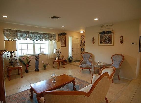 5th image of 204 Lowry Ave