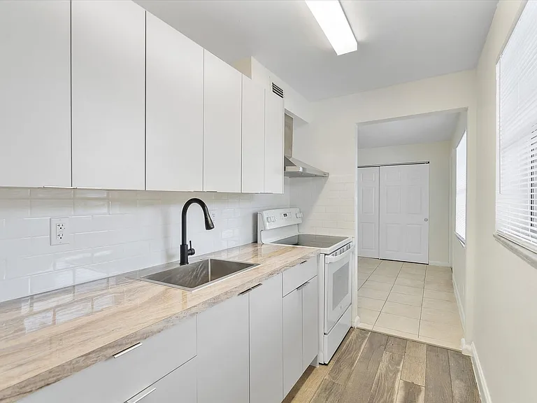 1715 N 16th Ave #115 — Photo 18