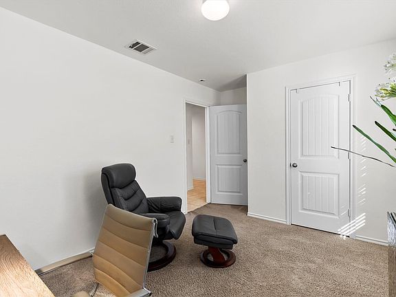 4th image of 1111 Mercury Dr
