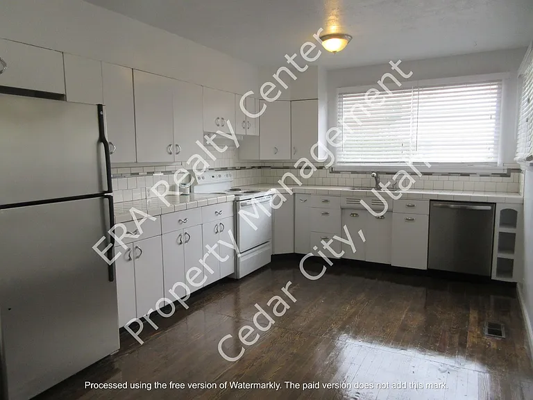 399 E Center St — Photo 2