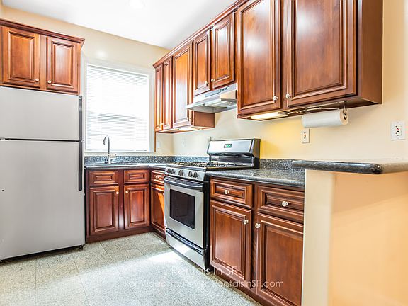 5th image of 1307 Hayes St APT 2