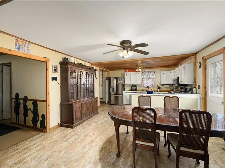 6126 Lowell Rd — Photo 5