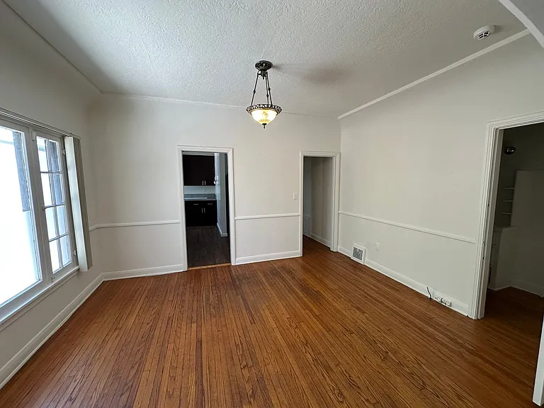 454 N Orange Grove Ave — Photo 4