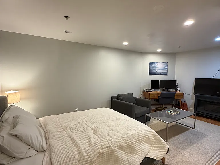 498 E Broadway #1 — Photo 19