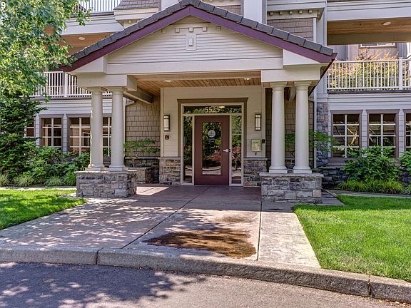 2nd image of 5525 SE Scenic Ln Unit 102
