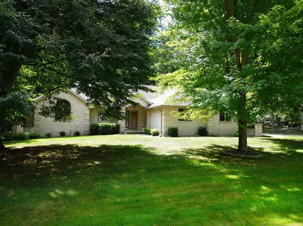 2077 Cormorant Ln, Green Bay, WI 54313