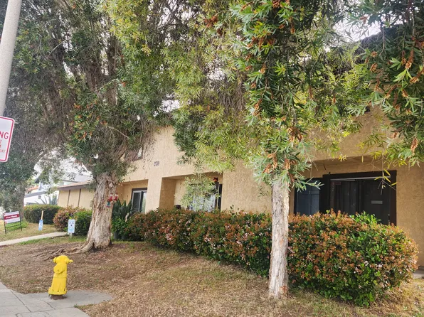 208 Apollo Dr APT 3, Vista, CA 92084