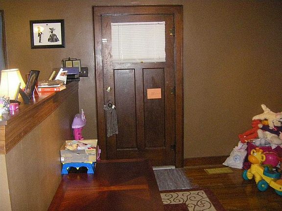 2nd image of 2911 Putnam St