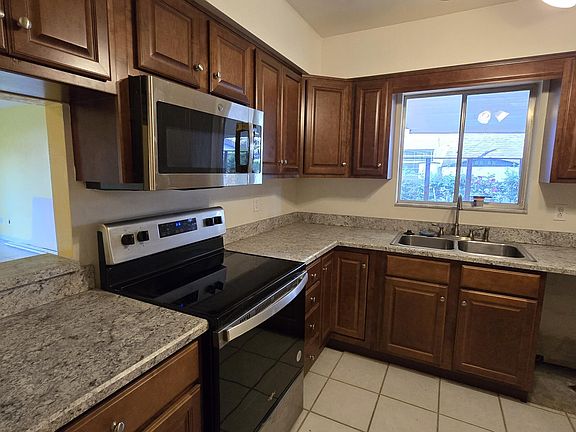 5th image of 908 Kingsport Ct
