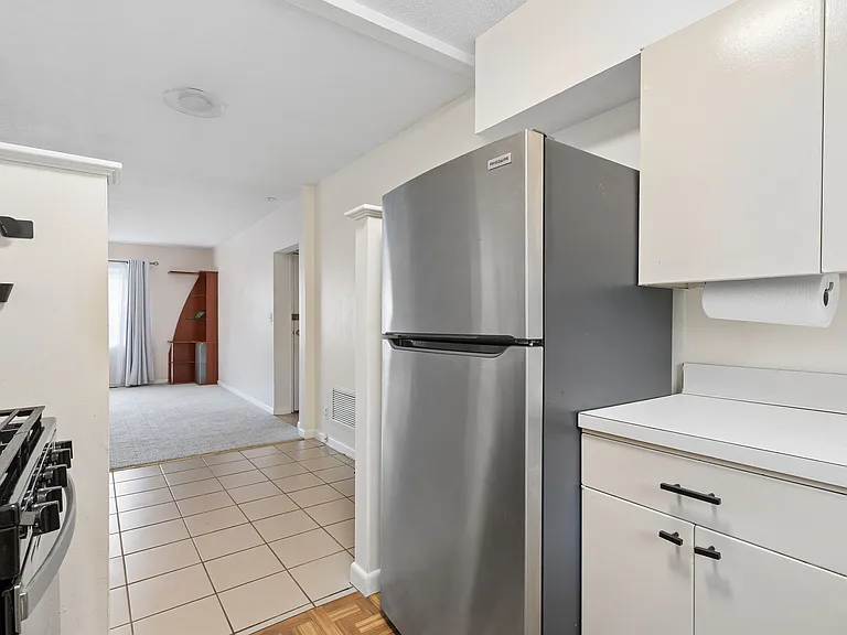 124 Lake Shore Rd #2A — Photo 5