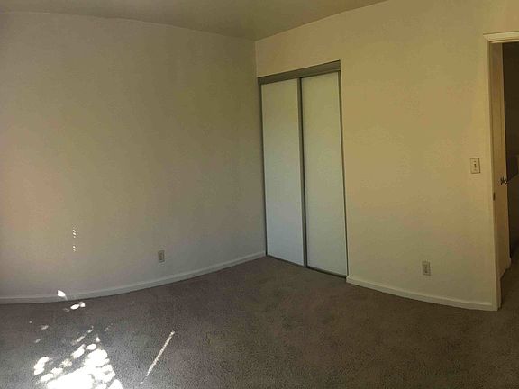 5th image of 920 Mariner Dr APT A