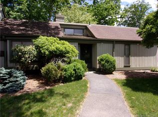 906 Heritage Vlg #B, Southbury, CT 06488