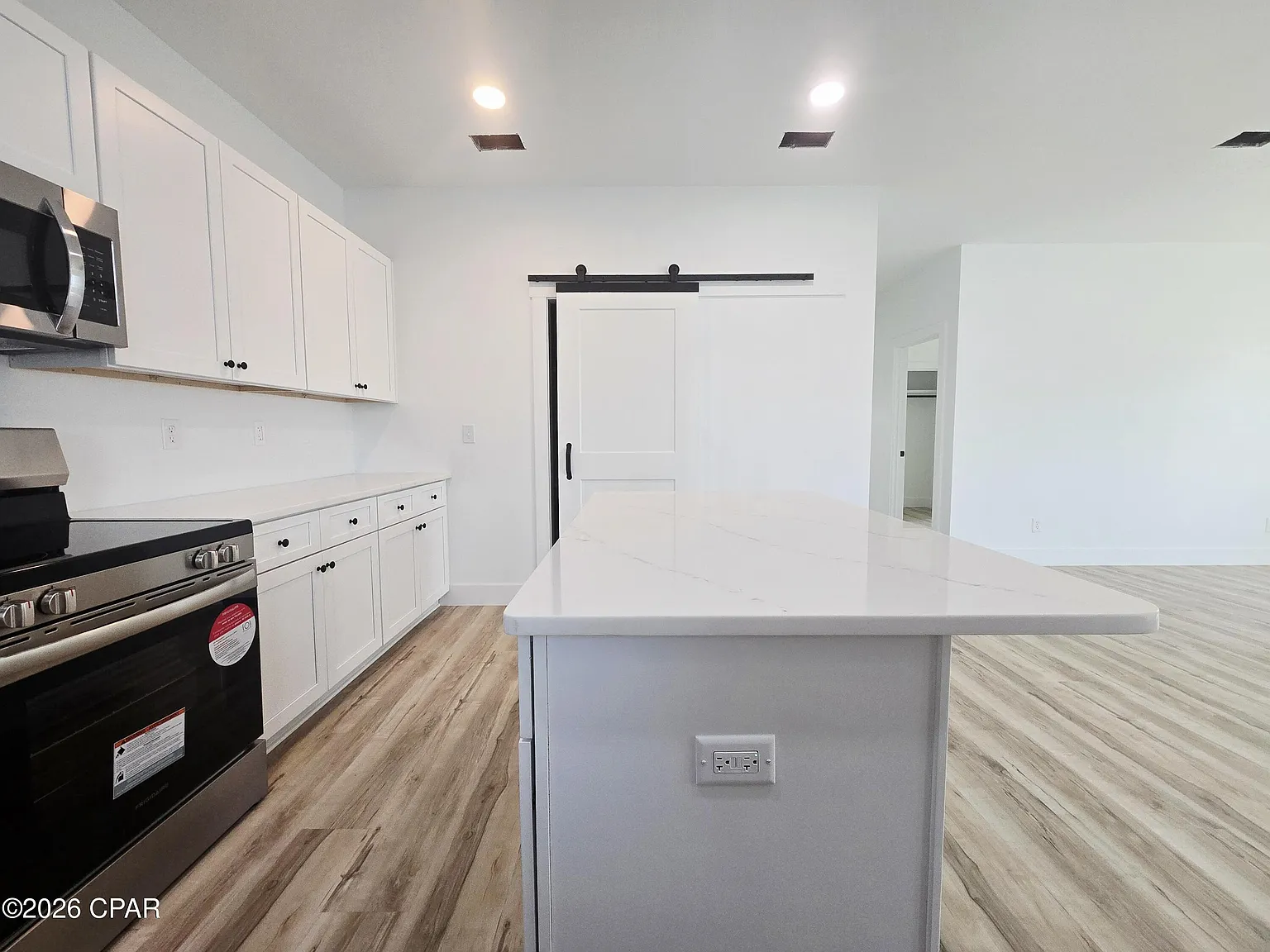 3 bed, 1230 sqft, $2,200 — Photo 4