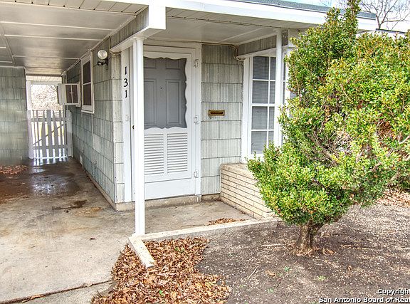 5th image of 131 Pickwell Dr