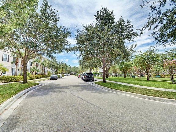 5th image of 245 Murcia Dr APT 209