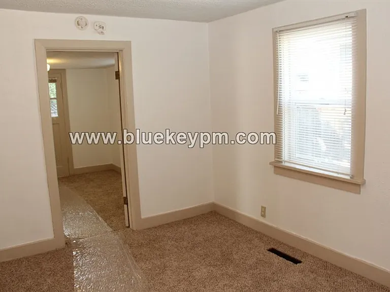 10911 SE Myrtle St — Photo 12